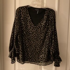 1 State black top with gold dots. Medium